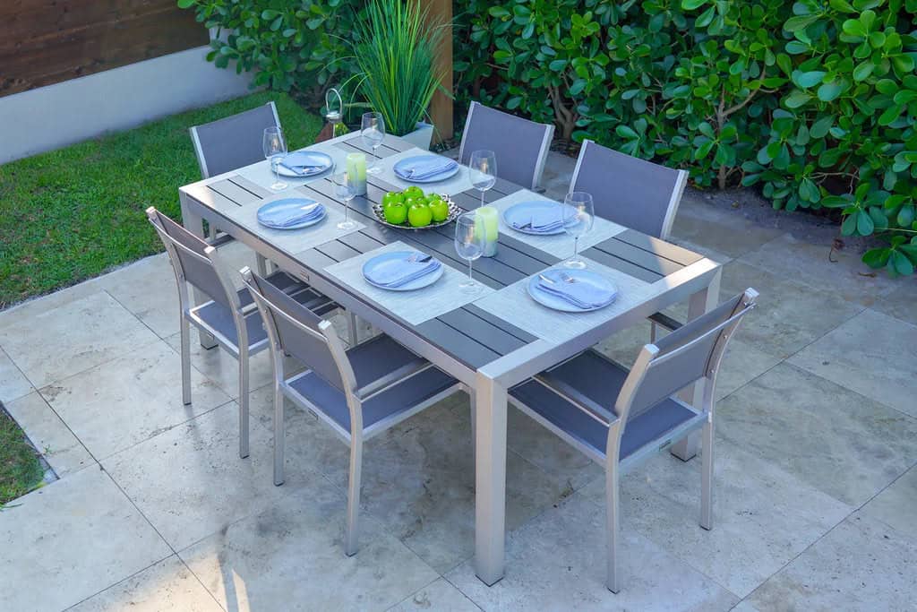 how to clean outdoor aluminum furniture